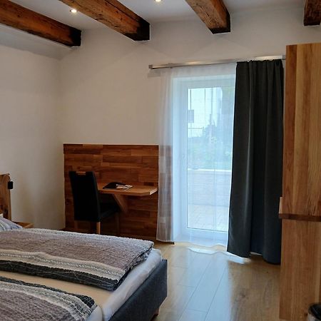 Weingut Thomas Brandl Bed & Breakfast Strass  ภายนอก รูปภาพ