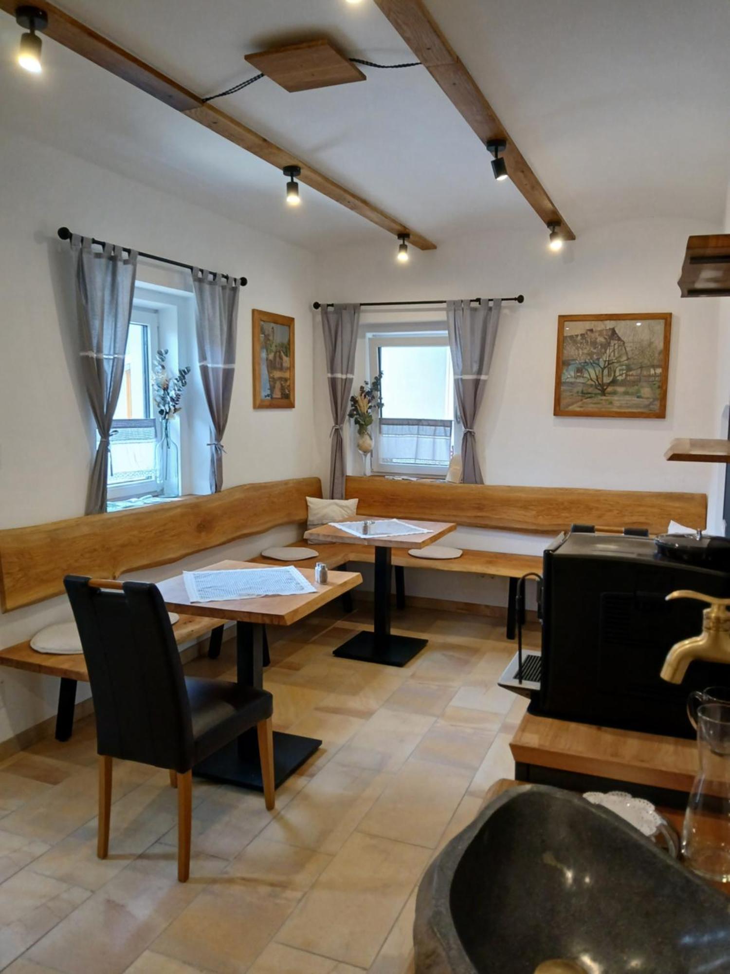 Weingut Thomas Brandl Bed & Breakfast Strass  ภายนอก รูปภาพ