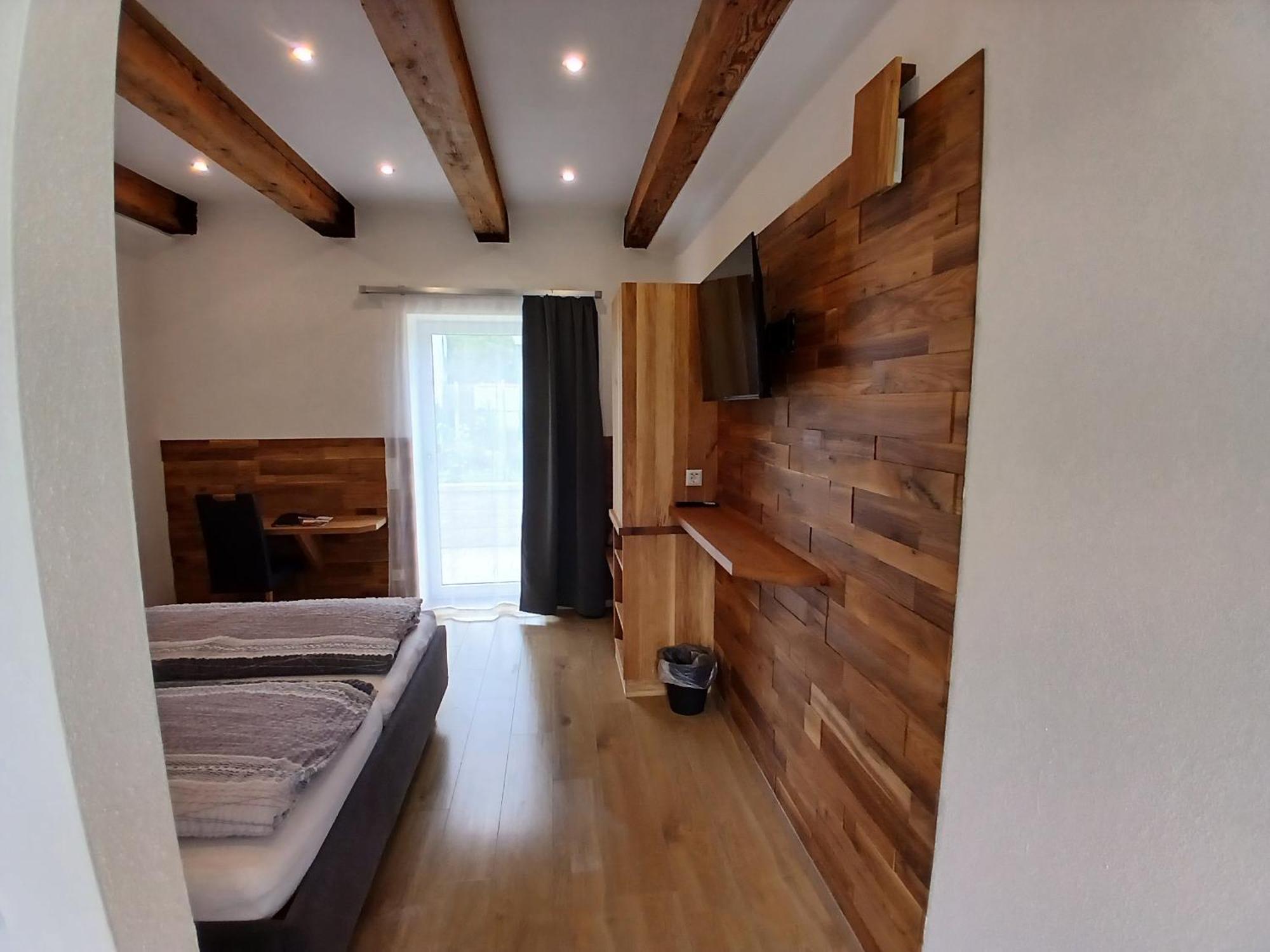 Weingut Thomas Brandl Bed & Breakfast Strass  ภายนอก รูปภาพ