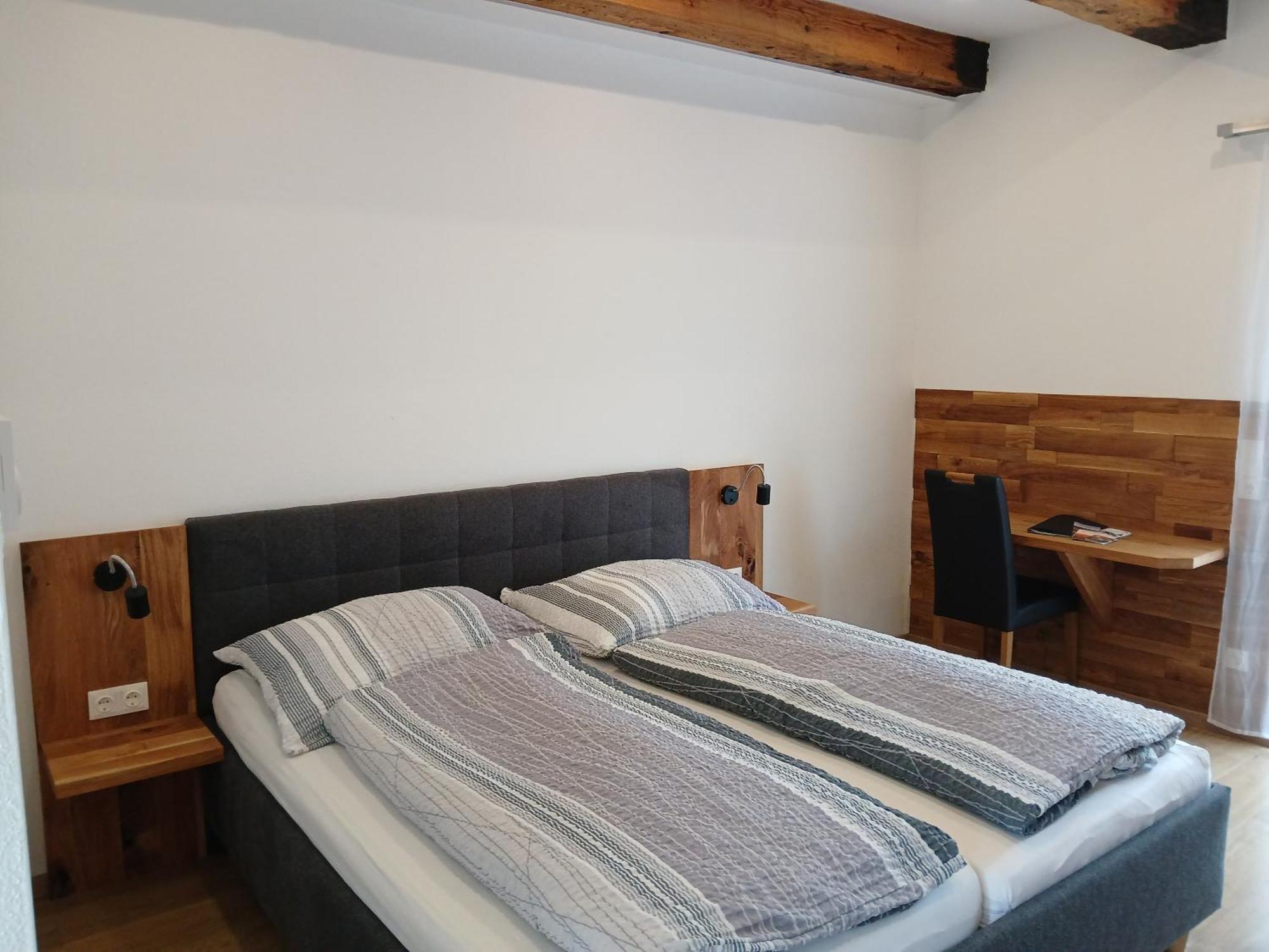 Weingut Thomas Brandl Bed & Breakfast Strass  ภายนอก รูปภาพ