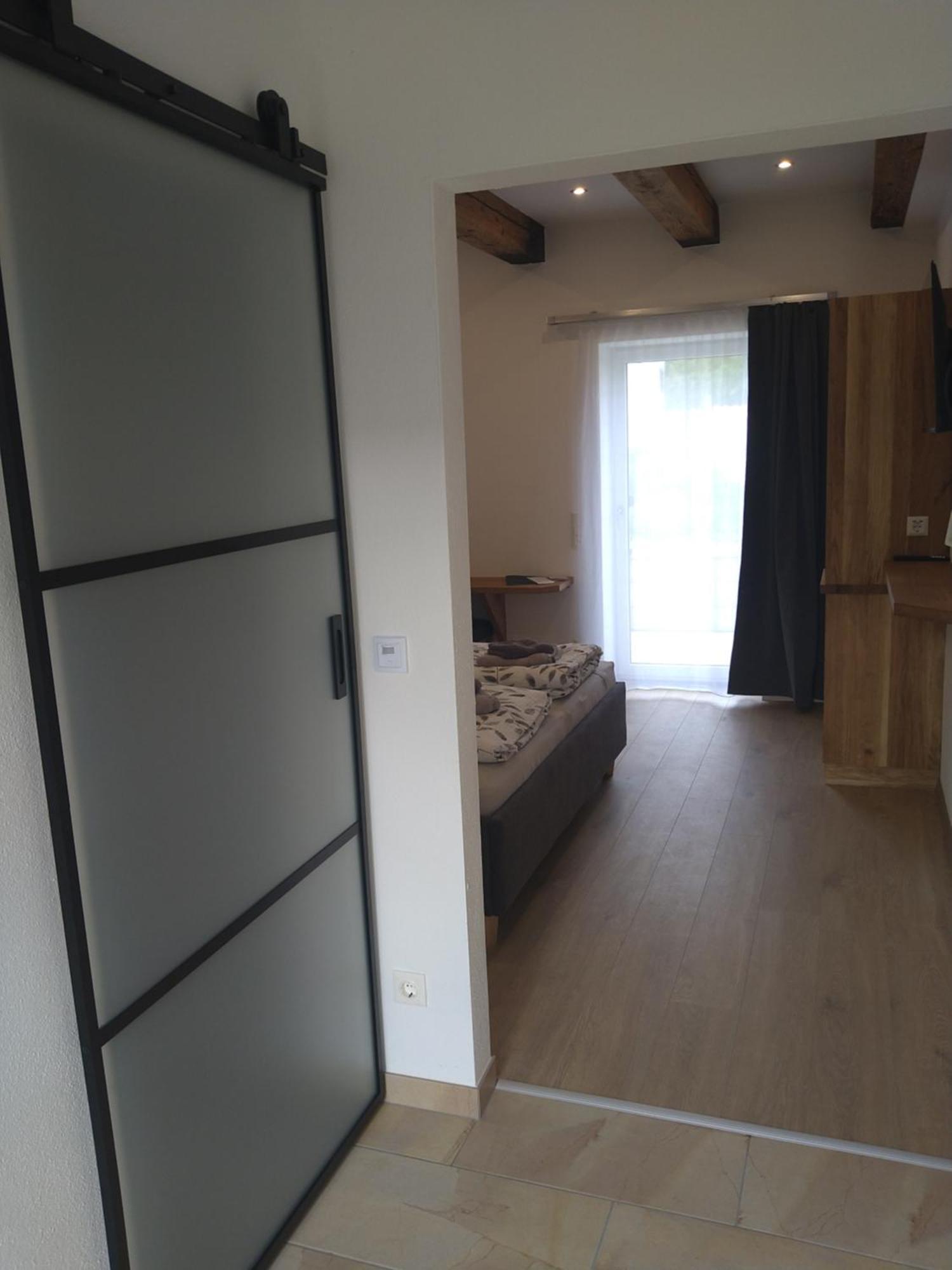 Weingut Thomas Brandl Bed & Breakfast Strass  ภายนอก รูปภาพ